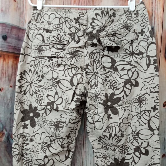 GLORIA VANDERBILT FLORAL CAPRIS 100% COTTON 5 POCKET DESIGN SIZE 14 - Picture 2 of 11